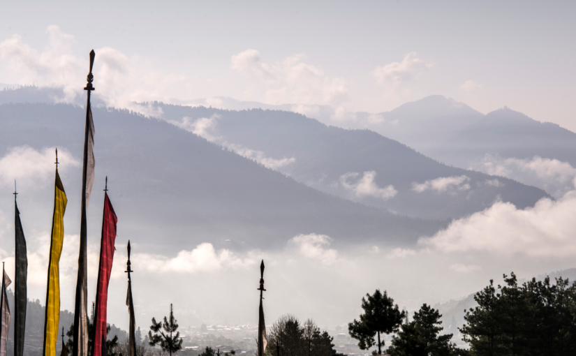 Nuages survolant les montagnes du Bhoutan.